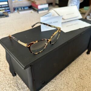 Michael Kors White Textured Clutch